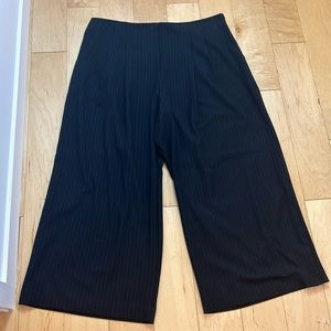 Size 20 petite women’s high rise pinstriped slacks. Beautiful weight and swing😍